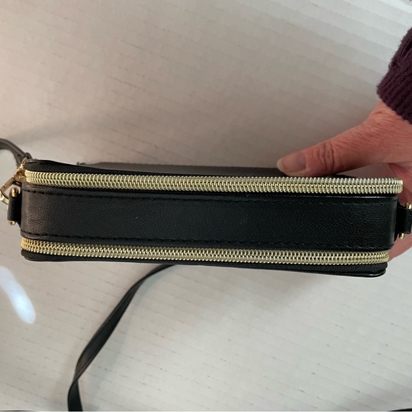 Adrienne Vittadini Studio no charging zip around crossbody purse wallet in black - Picture 2 of 7